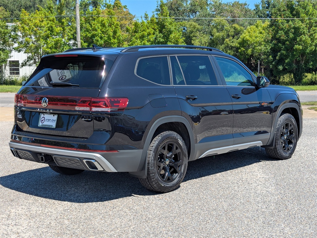 2026 Volkswagen Atlas Peak Edition SE photo 2