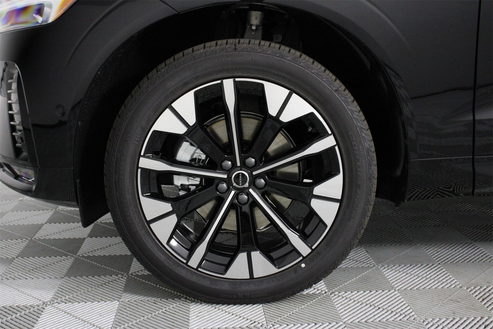 2026 Volvo XC60 B5 Plus photo 12