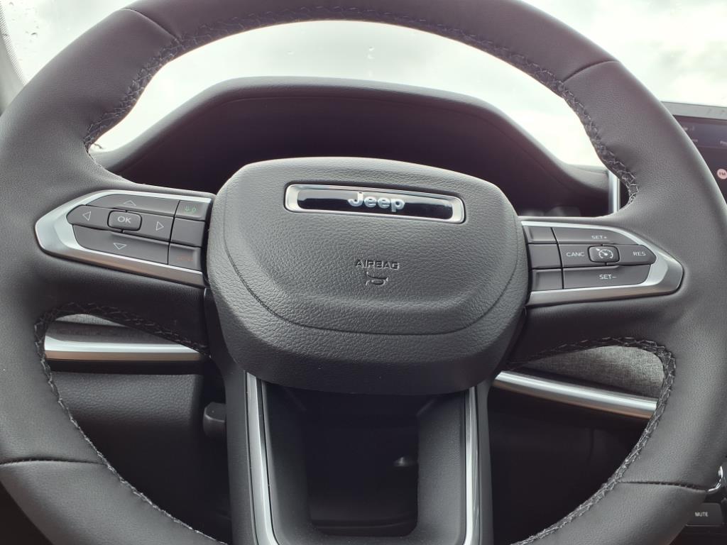 2025 Jeep Compass Latitude photo 16