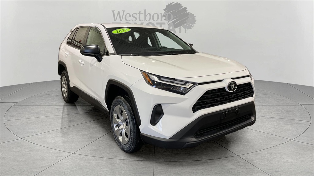 2023 Toyota RAV4 LE's photo