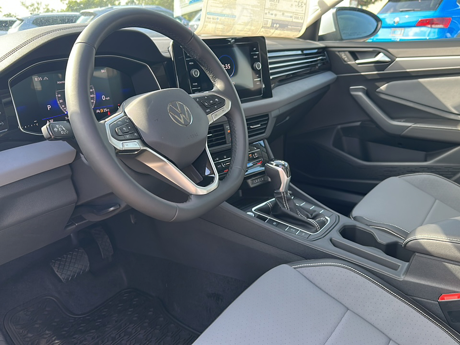 2025 Volkswagen Jetta 1.5T SE photo 2