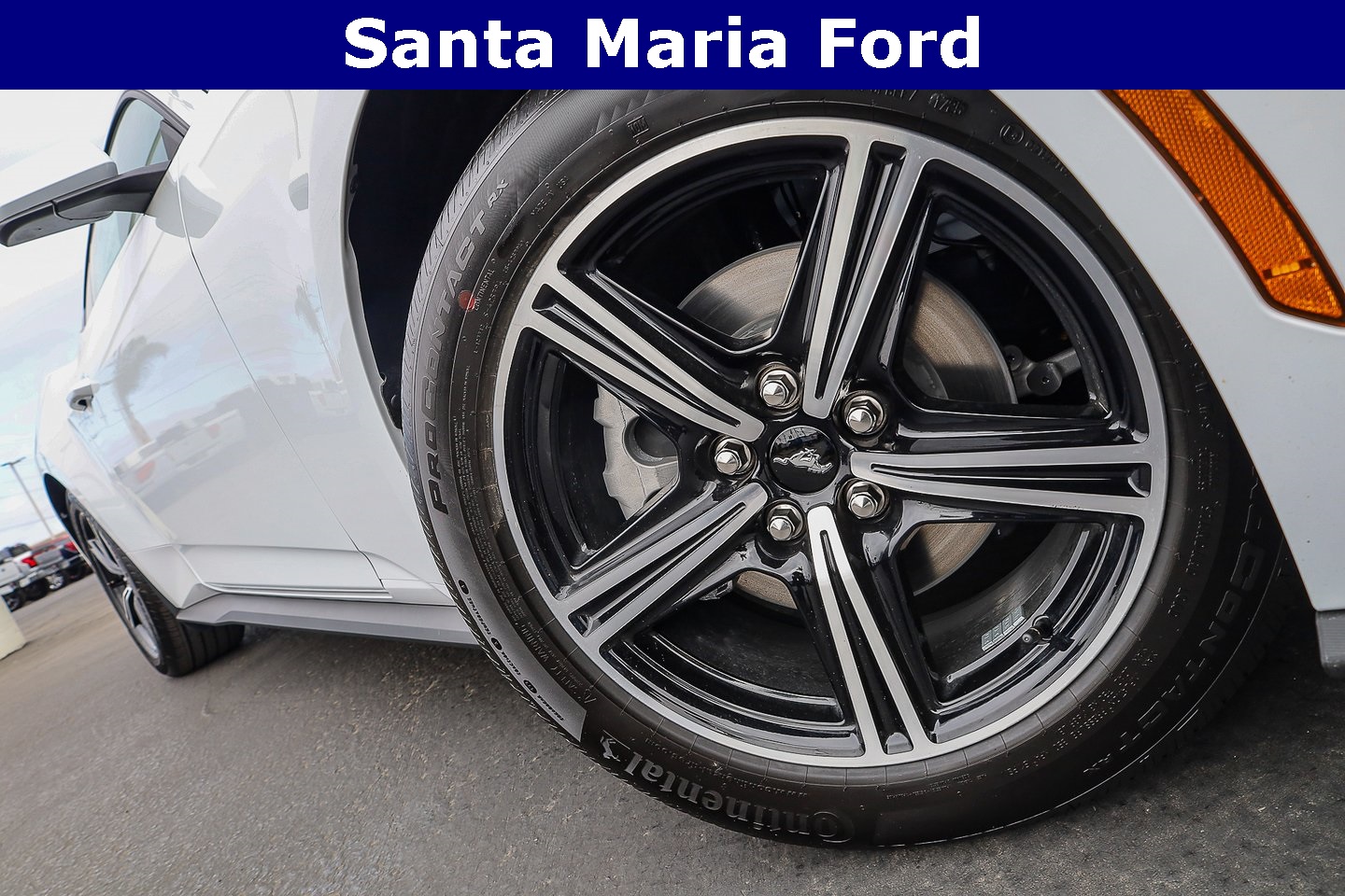 2025 Ford Mustang EcoBoost photo 2