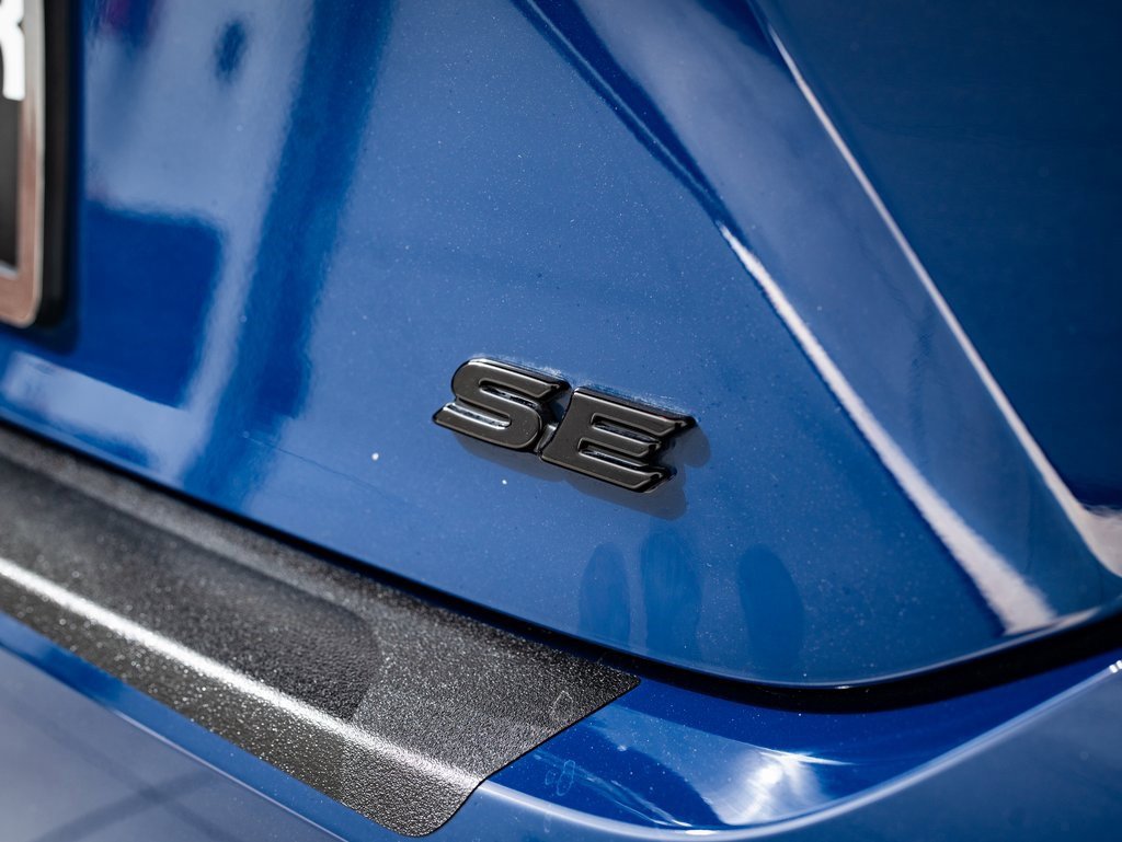 2025 Toyota Camry SE photo 9