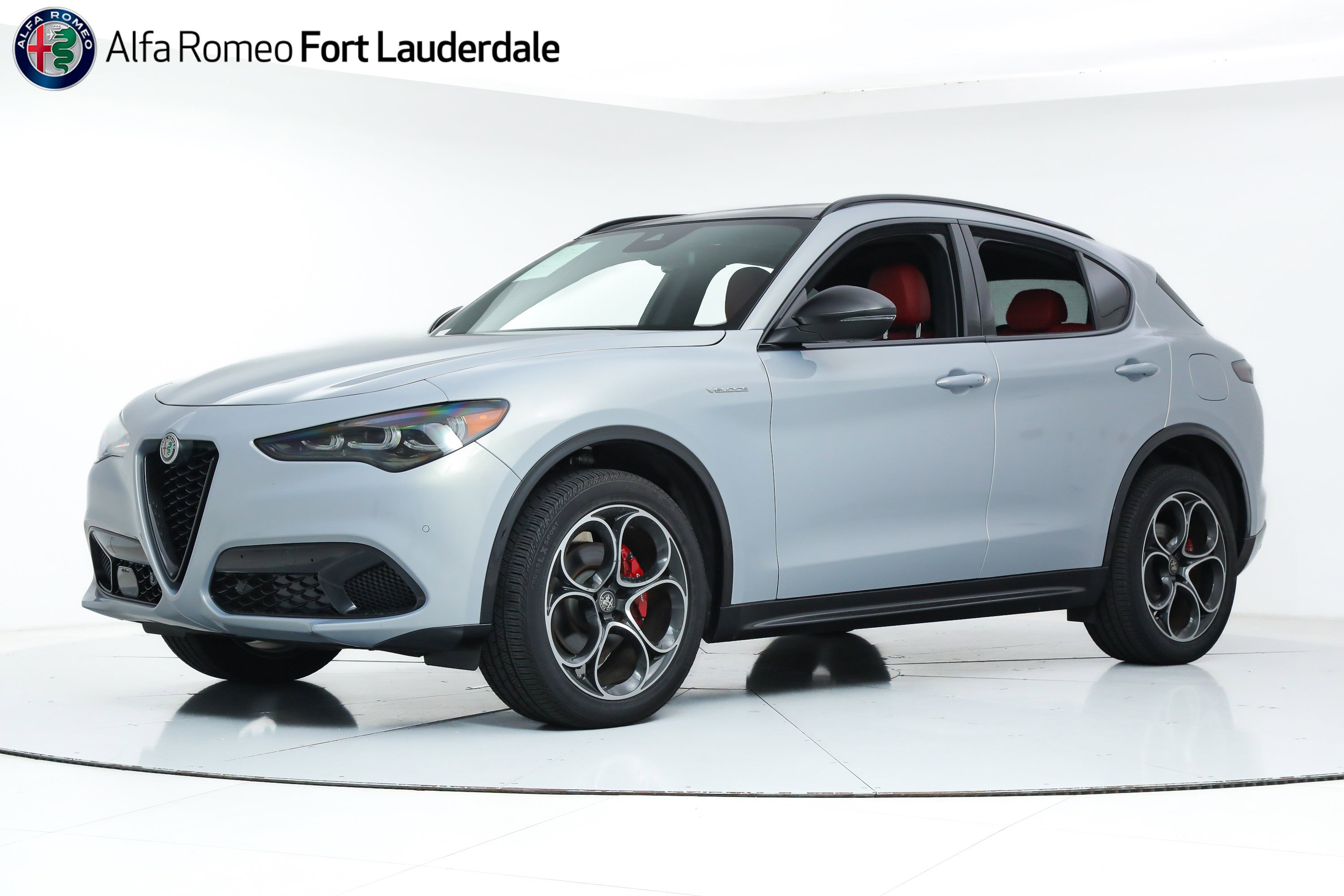 2025 Alfa Romeo Stelvio Base's photo