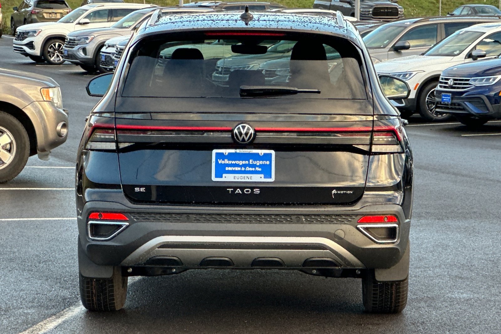 2025 Volkswagen Taos SE photo 4