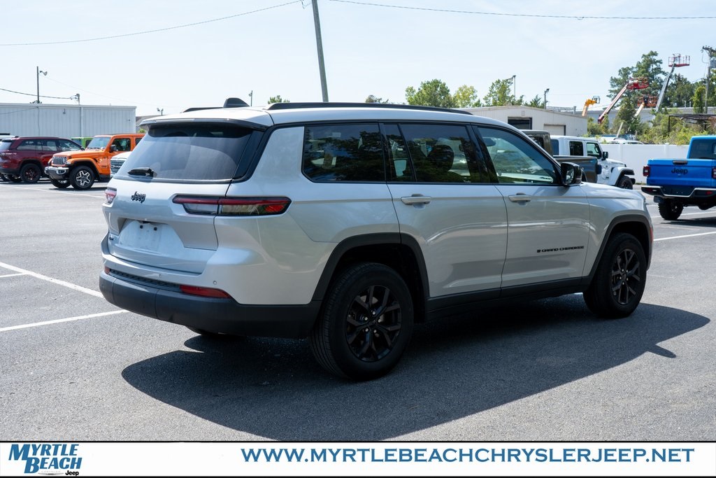 2024 Jeep Grand Cherokee Altitude photo 2