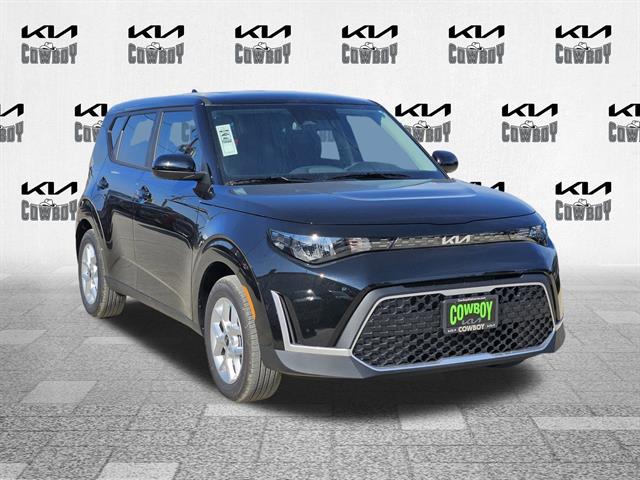 2025 Kia Soul LX's photo