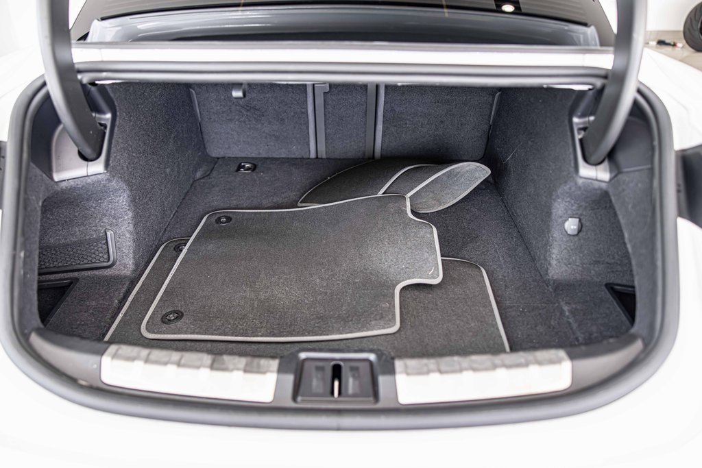 2020 PORSCHE TAYCAN - Image 18