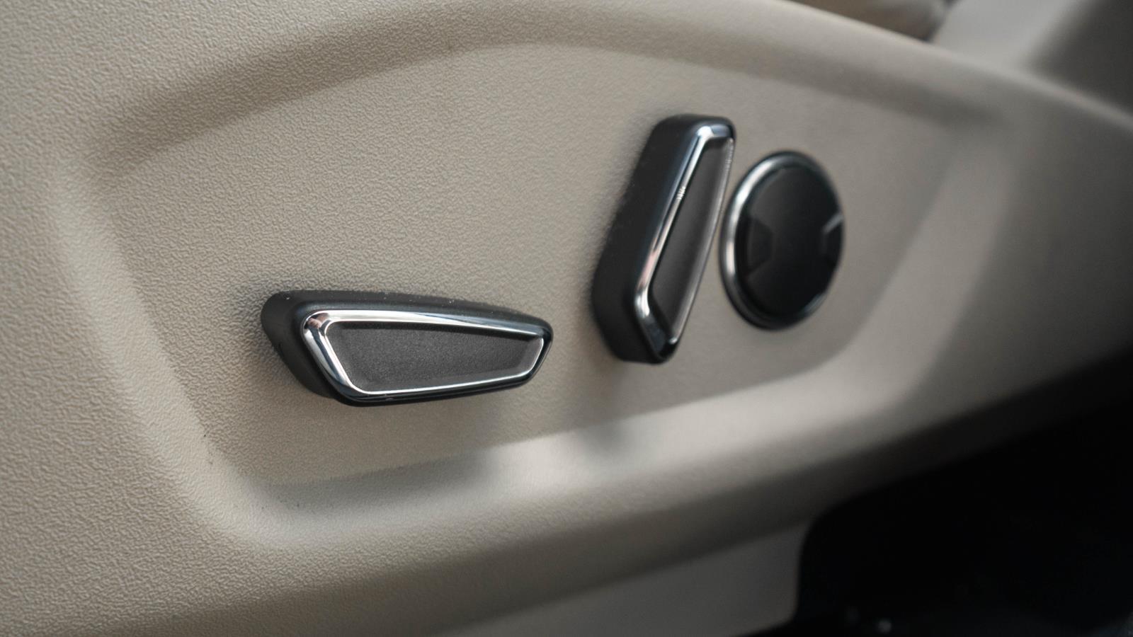 2017 Ford Explorer XLT photo 12