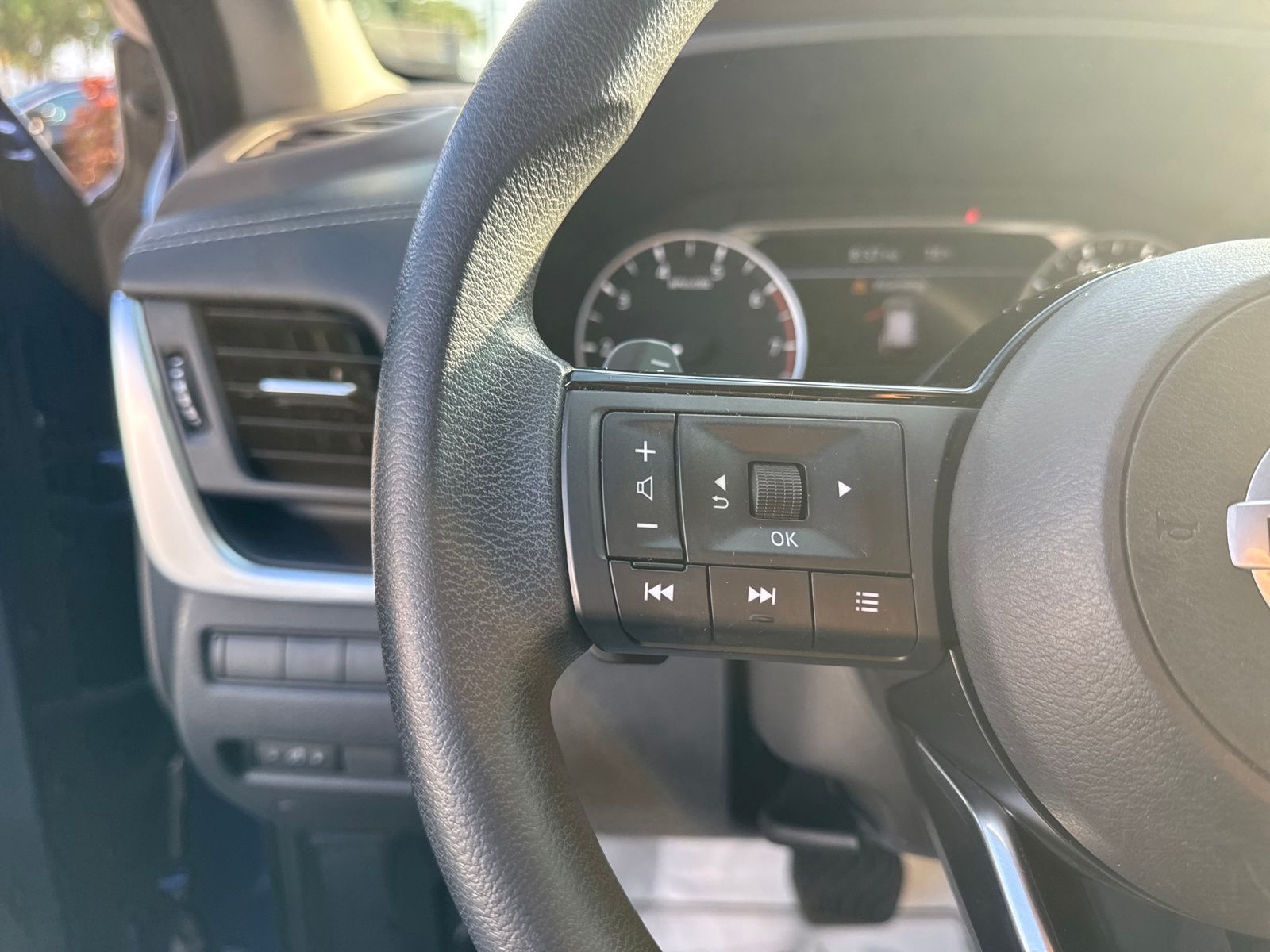 2021 Nissan Rogue S photo 13
