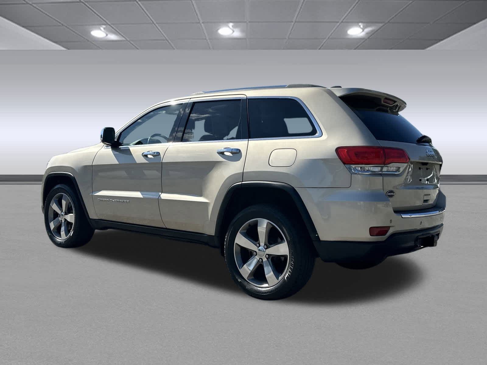 2015 Jeep Grand Cherokee Limited photo 2