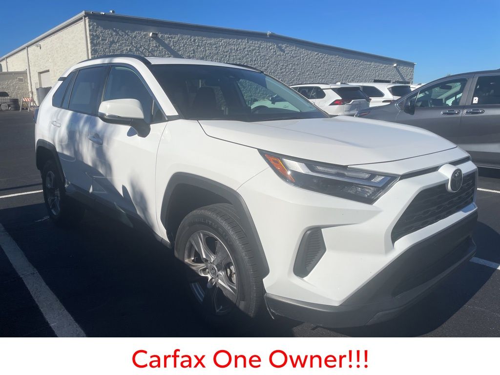 2024 Toyota RAV4 XLE photo 2