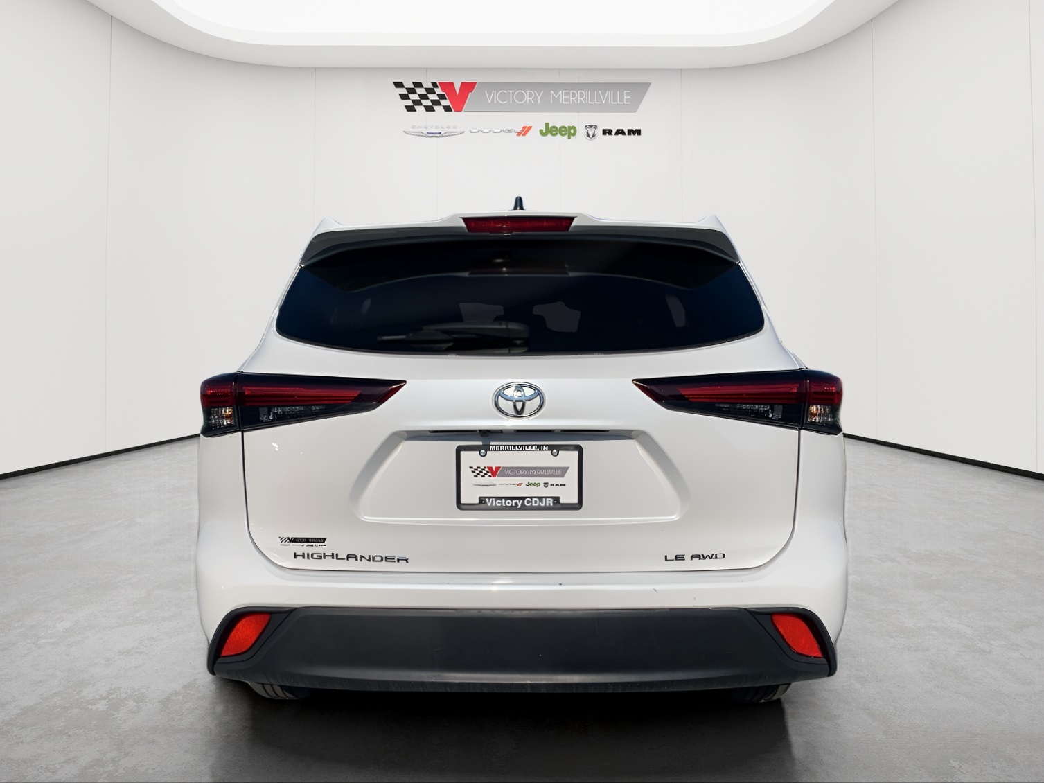2024 Toyota Highlander LE photo 4