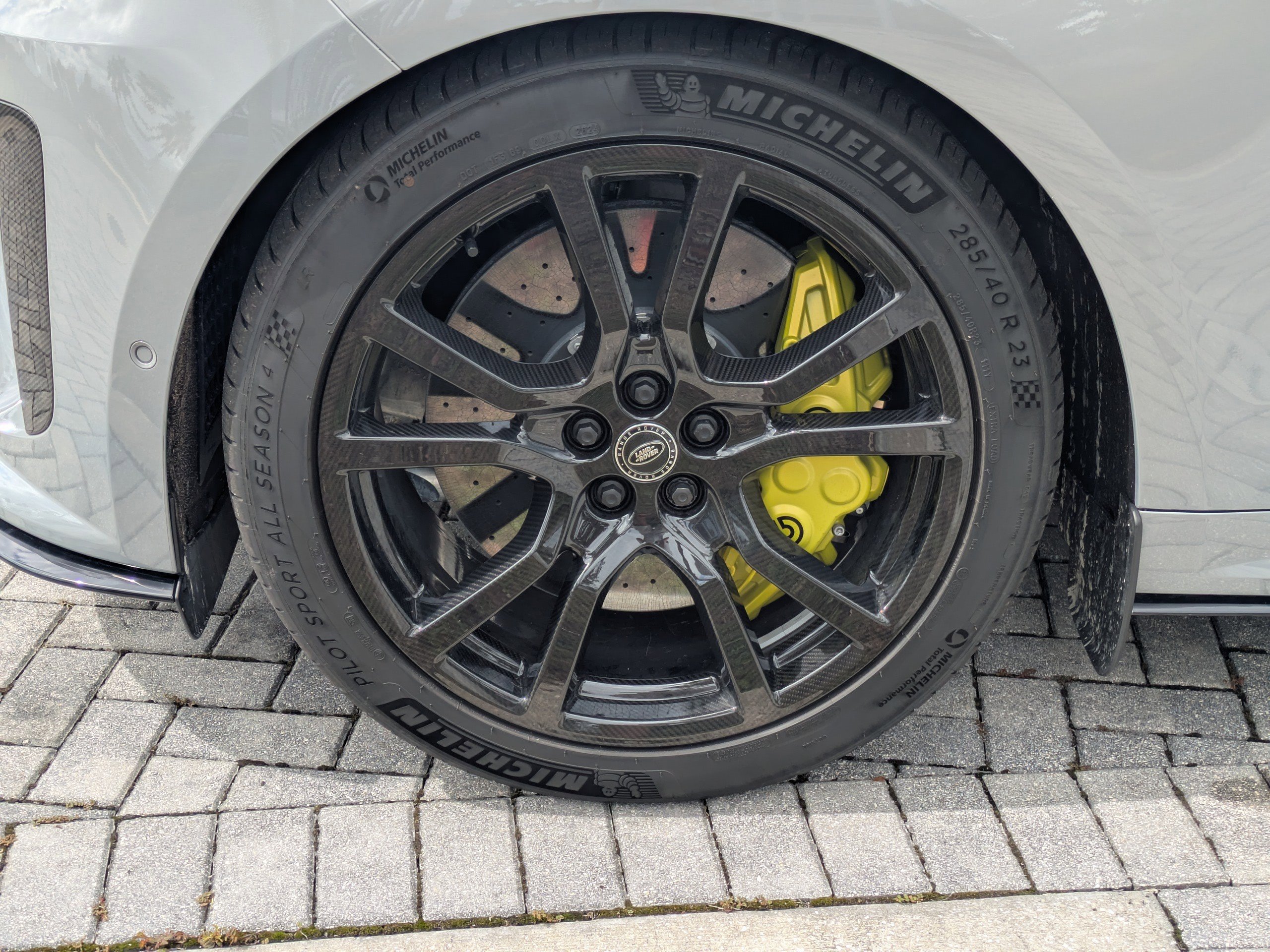 2025 Land Rover Range Rover Sport photo 3