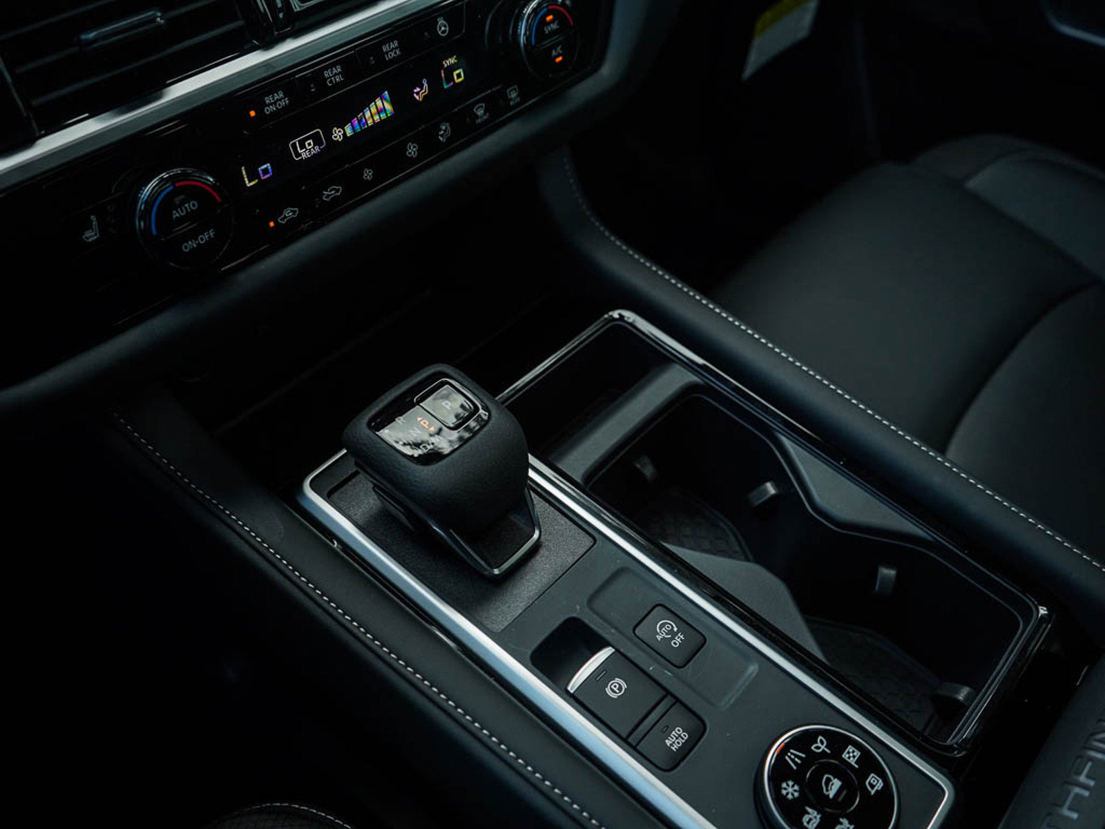 2025 Nissan Pathfinder SL photo 26
