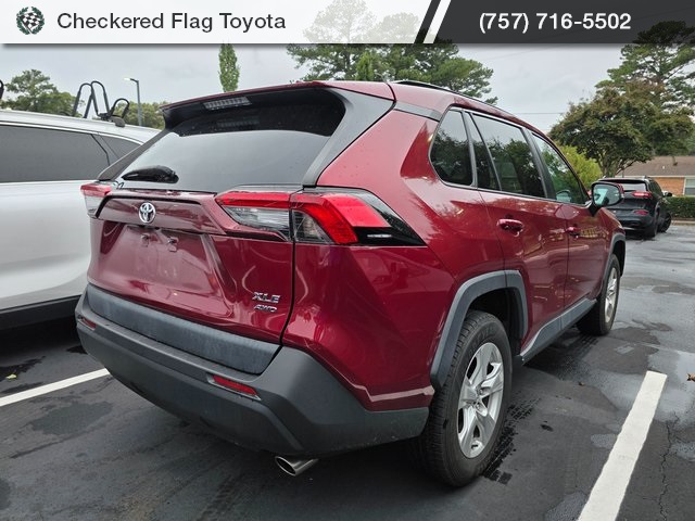 2020 Toyota RAV4 XLE photo 6