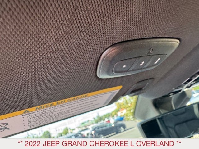 2022 Jeep Grand Cherokee Overland photo 24