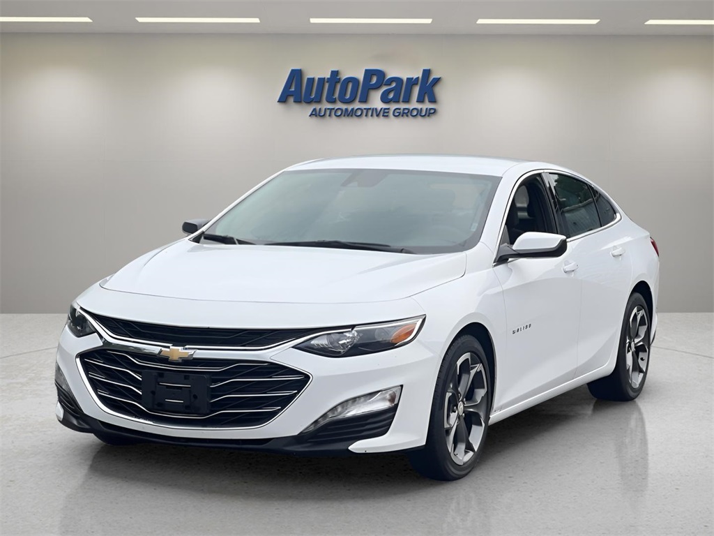 2023 Chevrolet Malibu 1LT photo 2