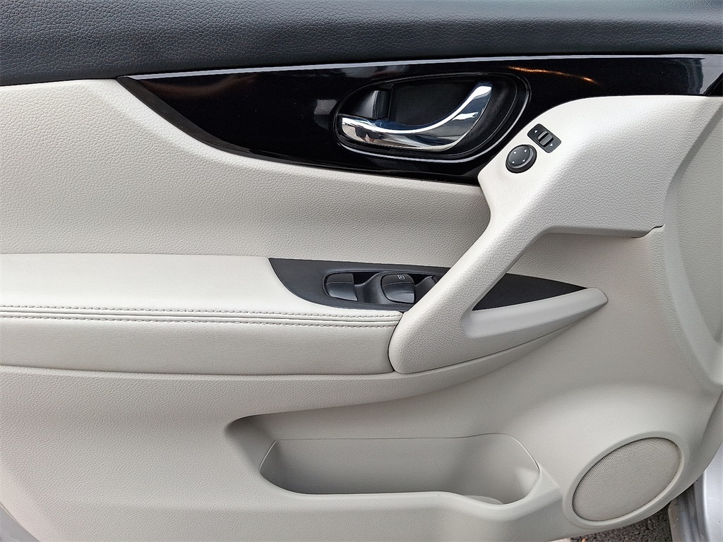 2019 Nissan Rogue Sport SV photo 12
