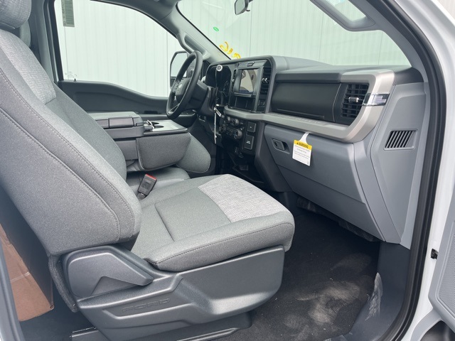 2025 Ford F-350 XLT photo 3
