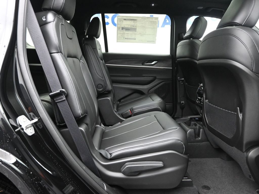 2025 Jeep Grand Cherokee Limited photo 6