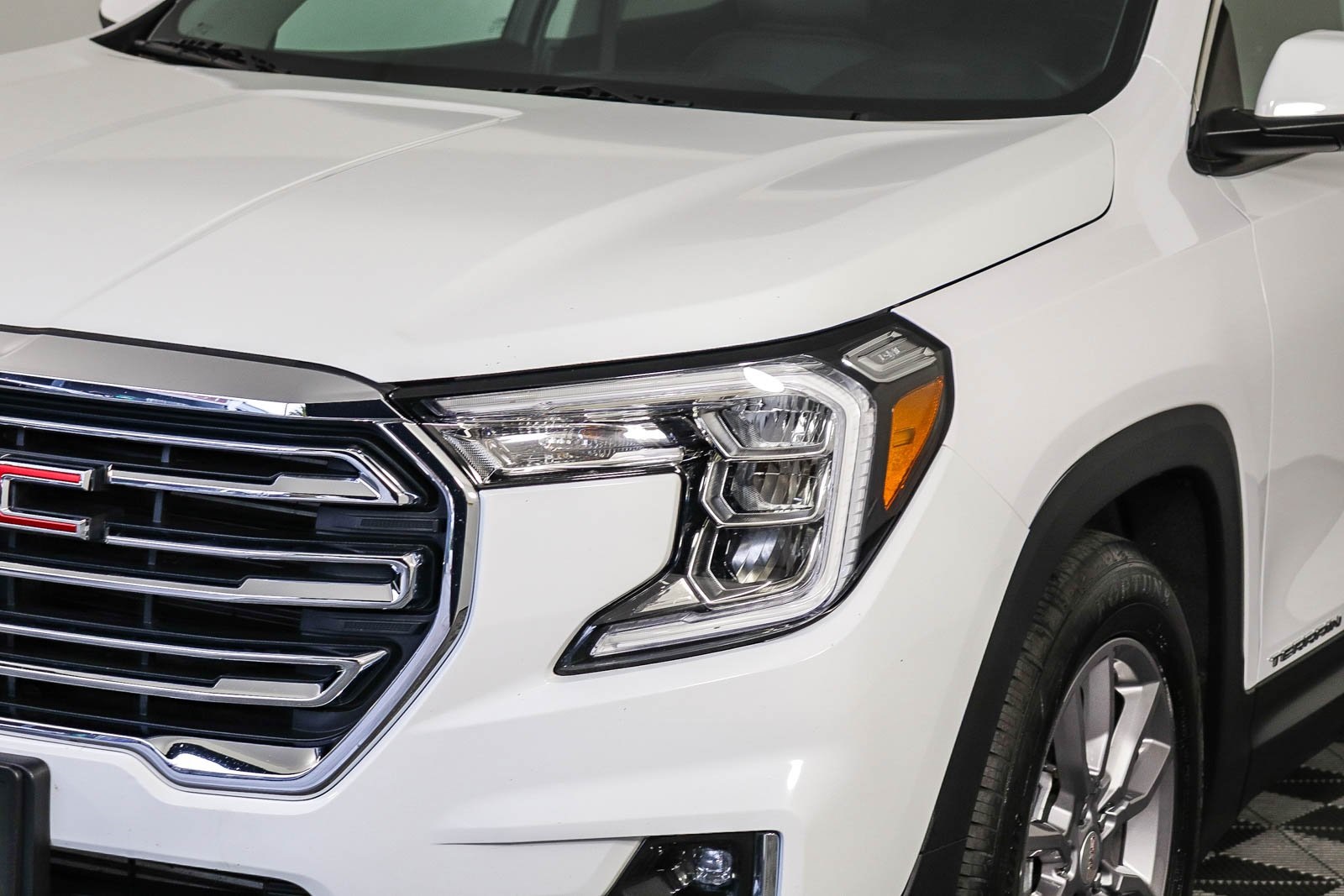 2024 Gmc Terrain SLT photo 4