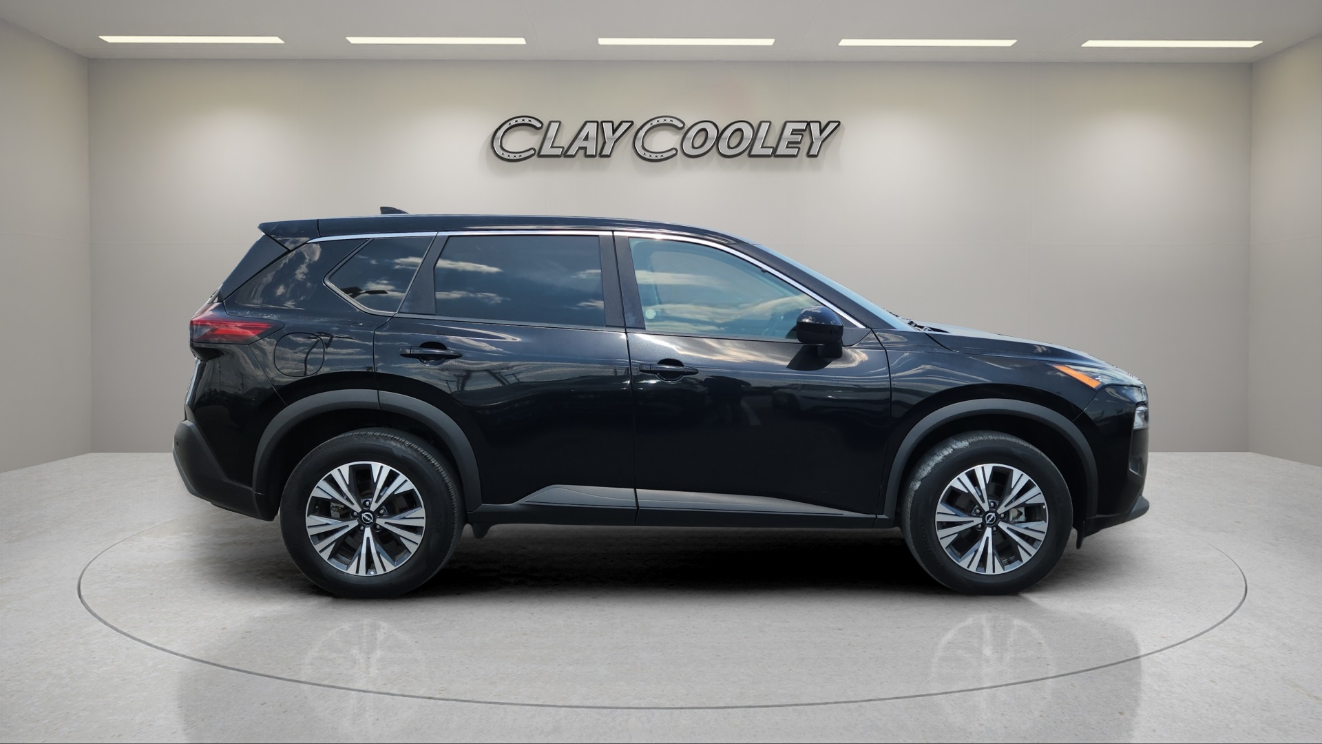 2023 Nissan Rogue SV photo 2