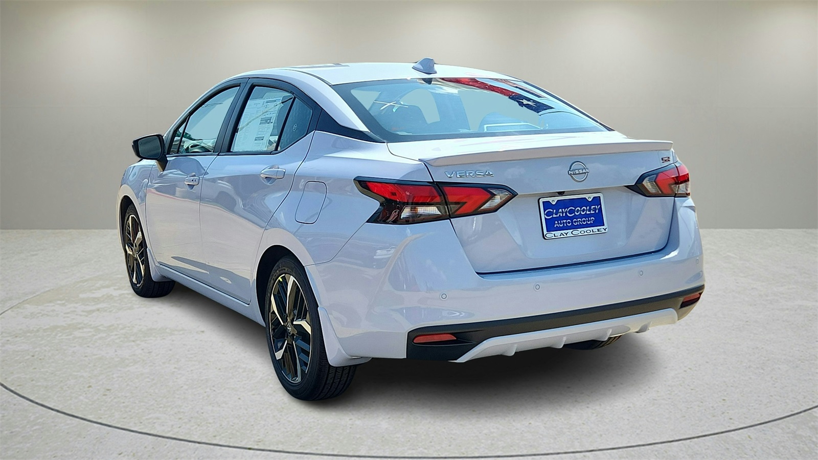 2025 Nissan Versa 1.6 SR photo 4