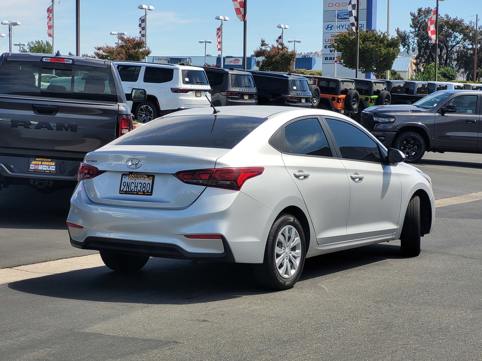 2022 Hyundai Accent SE photo 3