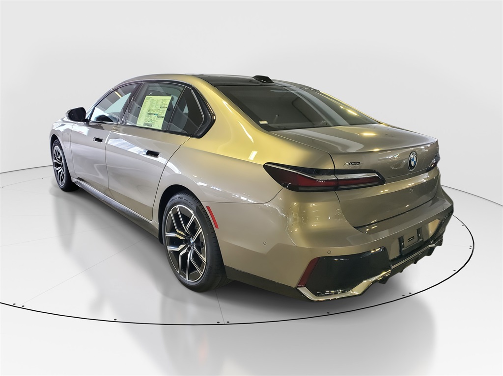2026 Bmw 750e photo 4