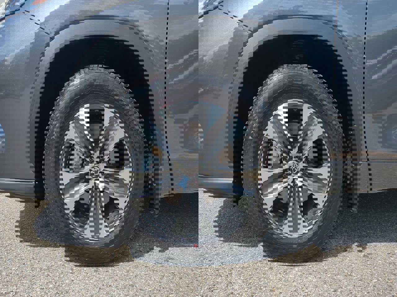 2025 Toyota Highlander XLE photo 9
