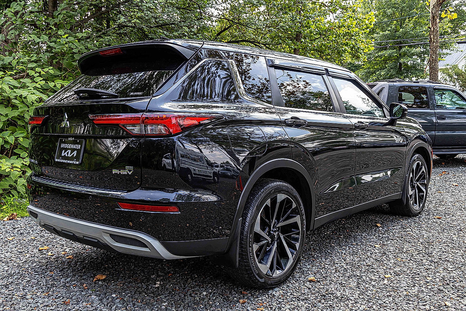 2023 Mitsubishi Outlander PHEV SEL S-AWC photo 4