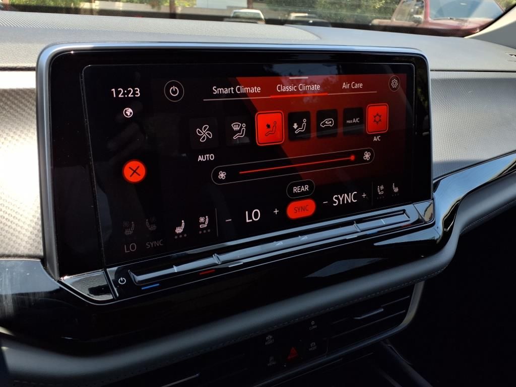 2024 Volkswagen Atlas Peak Edition SE Technology photo 9