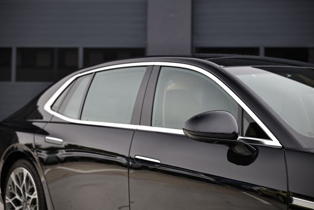 2025 Genesis G90 3.5T AWD photo 2