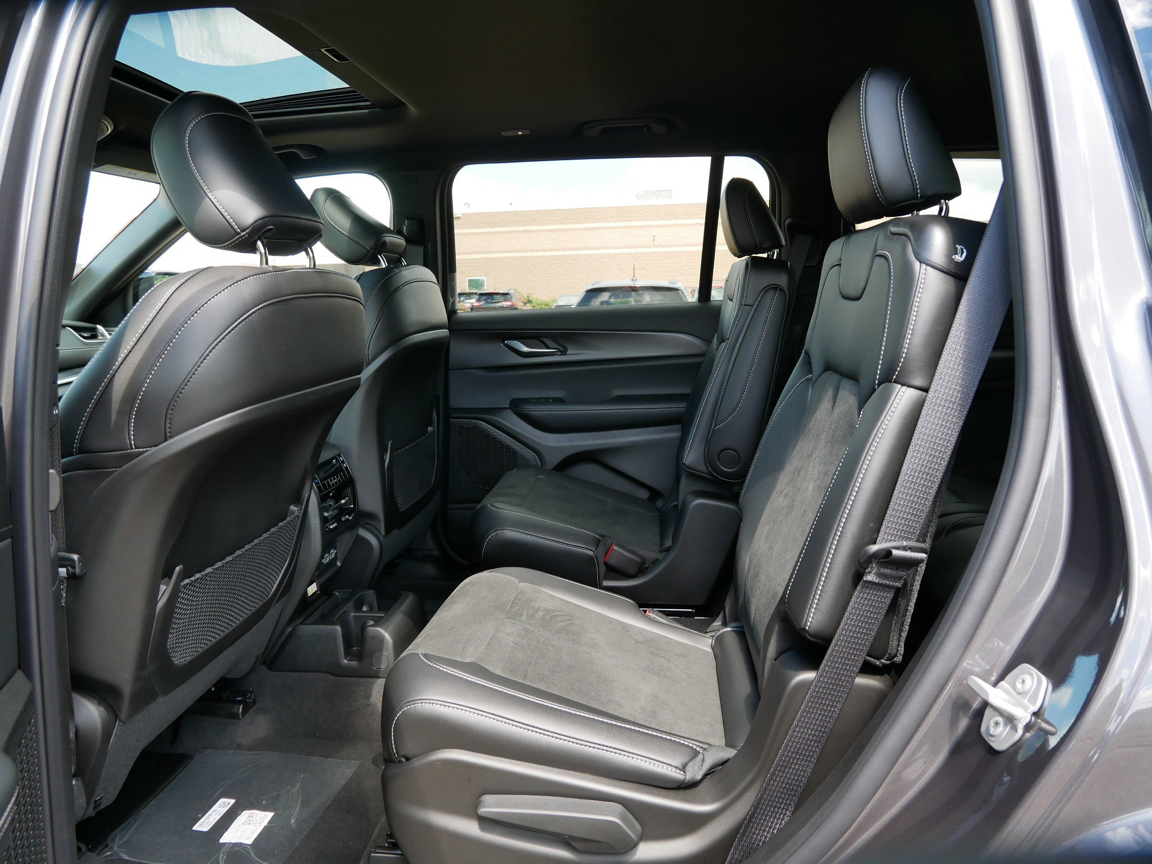 2025 Jeep Grand Cherokee Altitude X photo 4