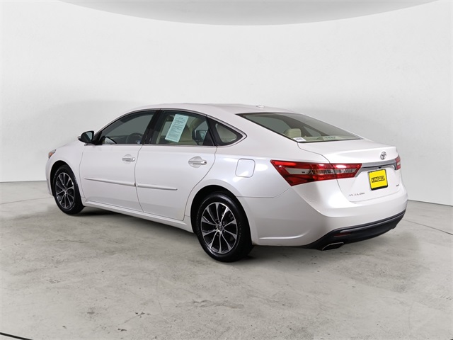 2017 Toyota Avalon XLE Premium photo 3