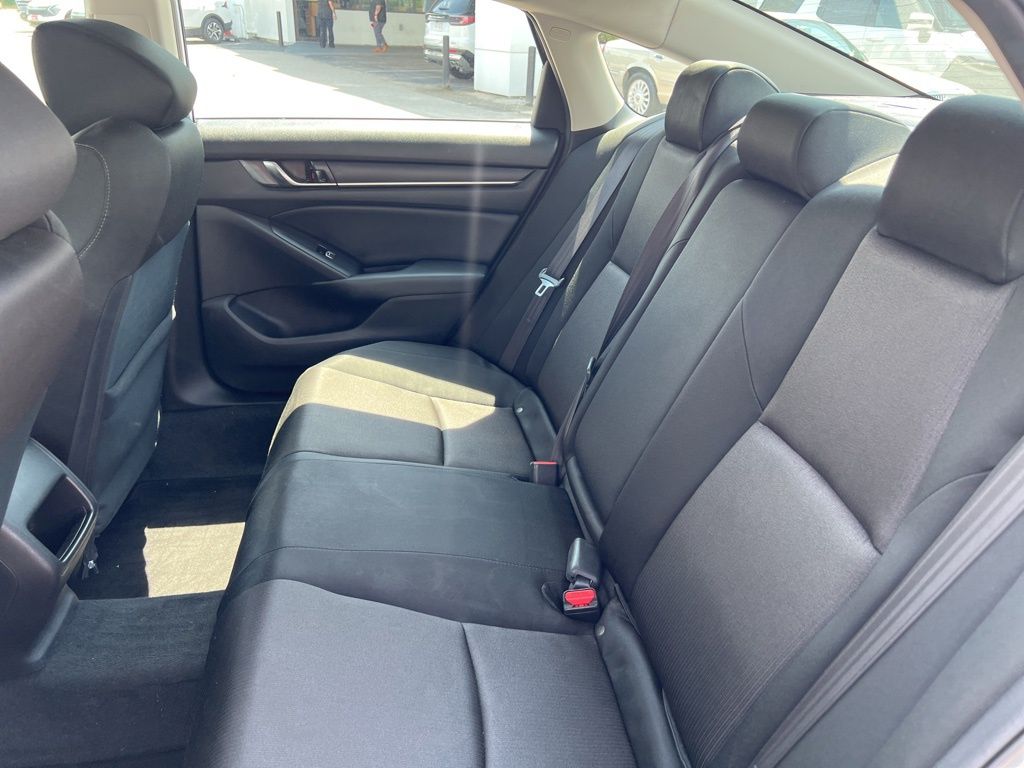 2018 Honda Accord LX 1.5T photo 3