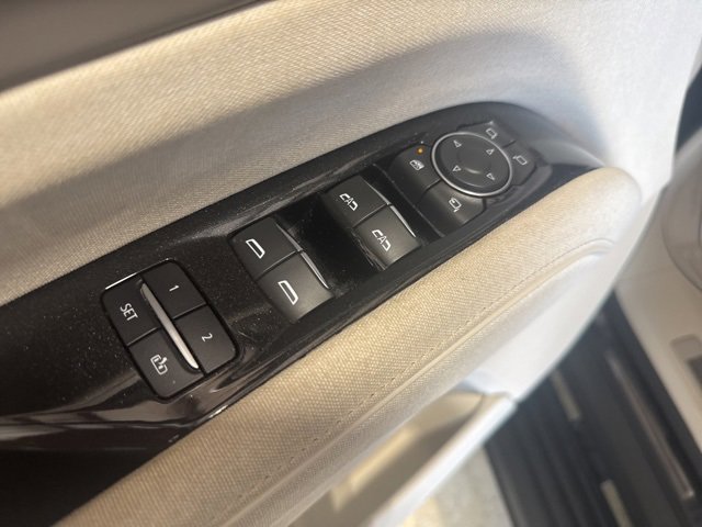 2023 Cadillac Escalade Premium Luxury Platinum photo 3