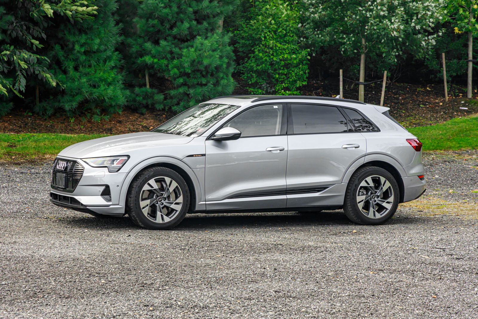 2022 Audi e-tron Premium photo 2