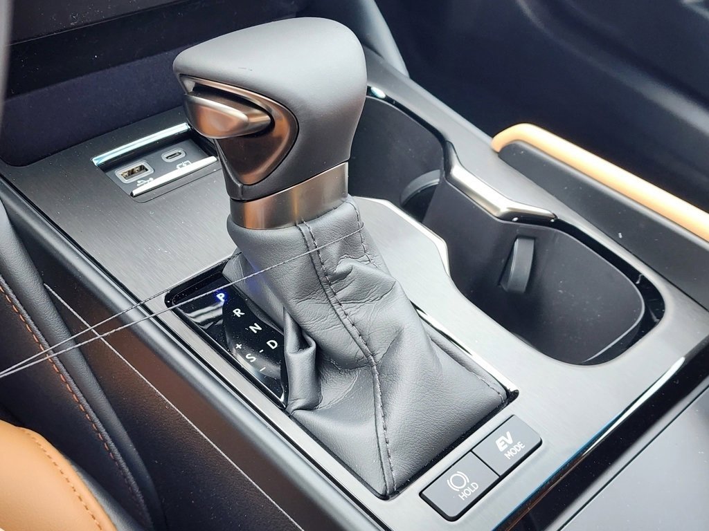 2025 Lexus ES 300h photo 28