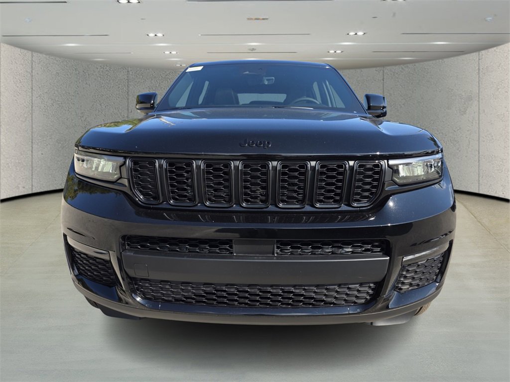2025 Jeep Grand Cherokee Limited photo 2