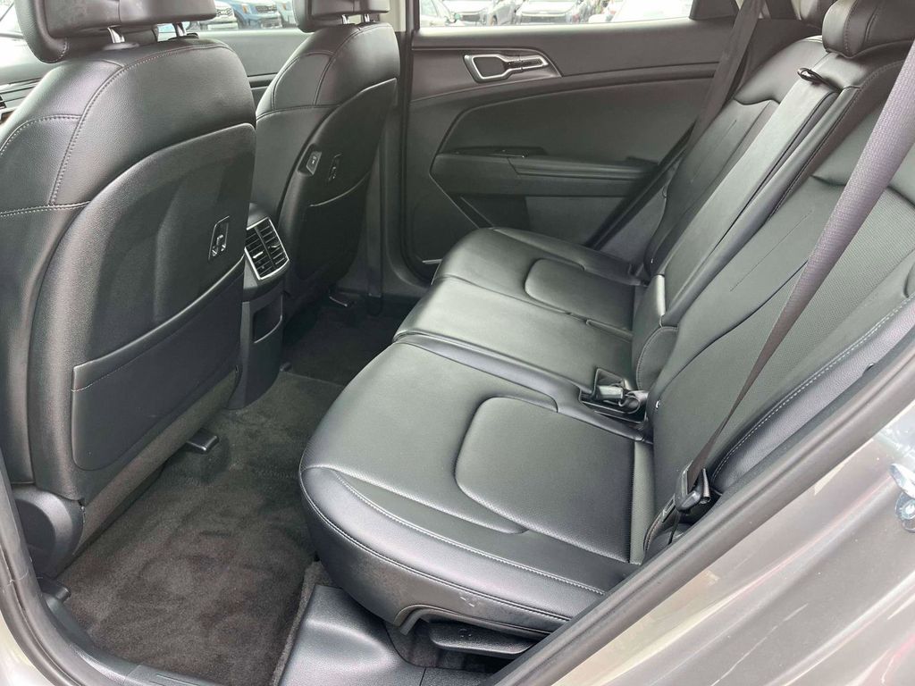 2025 Kia Sportage EX photo 3