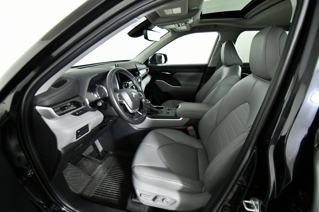 2023 Toyota Highlander Hybrid XLE photo 4