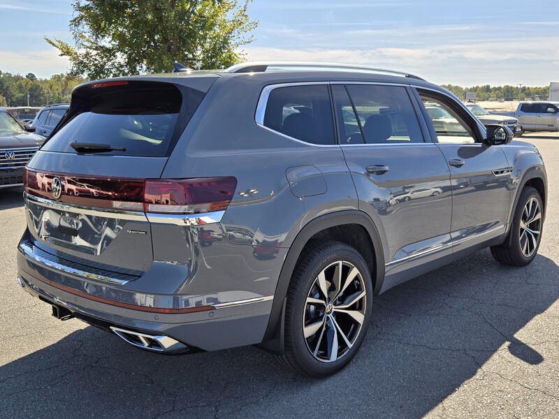 2026 Volkswagen Atlas SEL Premium R-Line photo 3