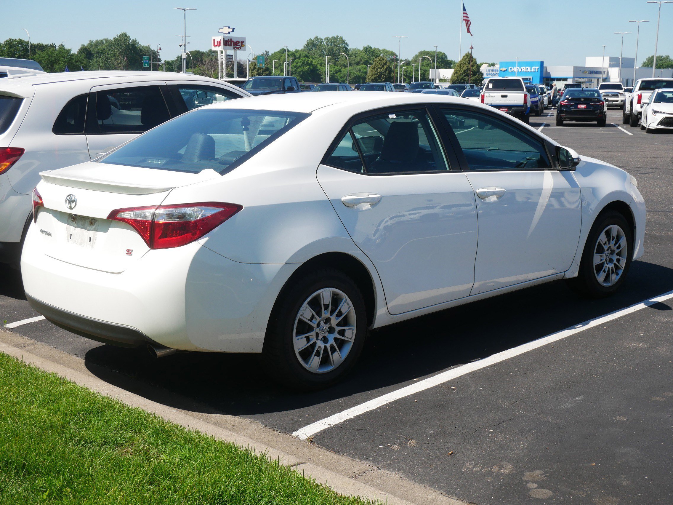 Used 2016 Toyota Corolla S with VIN 5YFBURHE6GP464816 for sale in Brooklyn Center, Minnesota