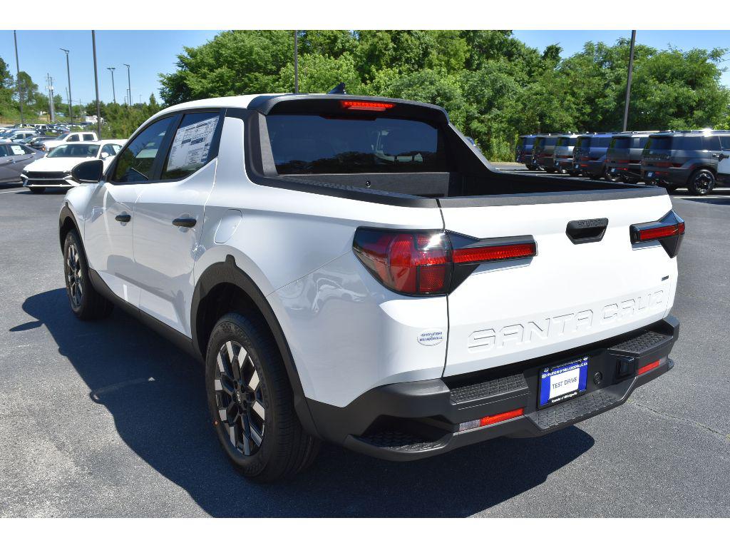 2025 Hyundai Santa Cruz SE photo 2