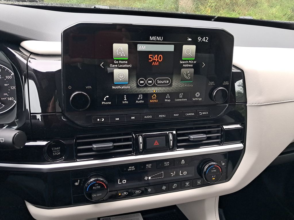 2025 Nissan Pathfinder SL photo 18