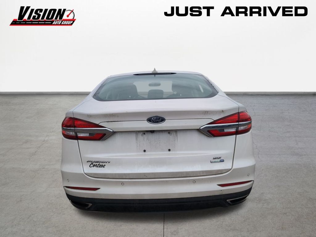 2020 Ford Fusion SE photo 4
