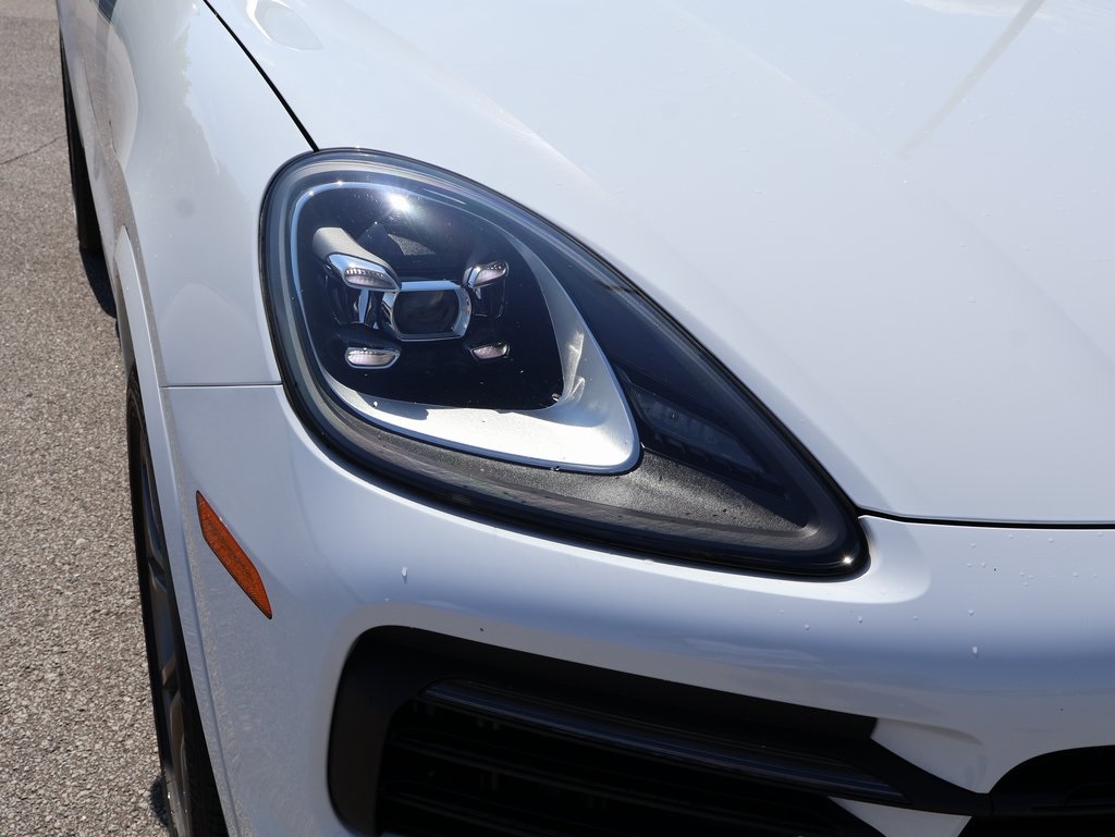 2022 Porsche Cayenne S photo 12