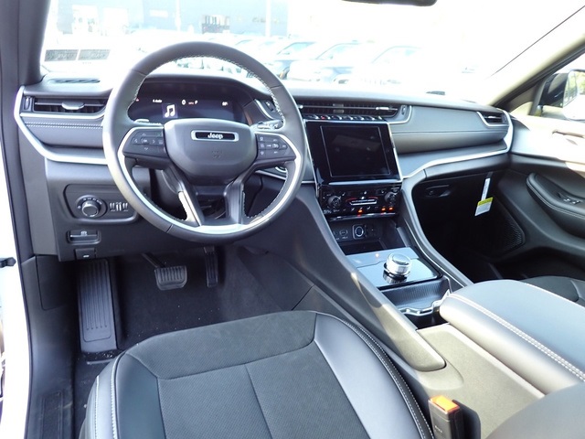 2025 Jeep Grand Cherokee Altitude X photo 13